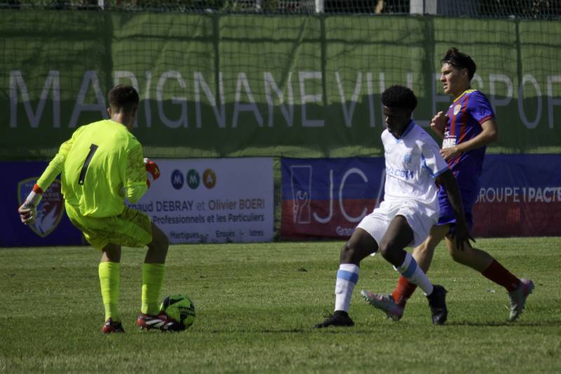 U15 R : COMBATIVITÉ ET ESPOIR MALGRÉ LA DÉFAITE CONTRE L’OM