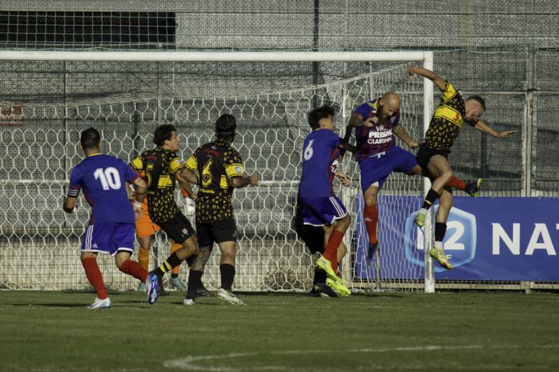 R1-J3 : BELLE VICTOIRE DES PHOENIX À DOMICILE !