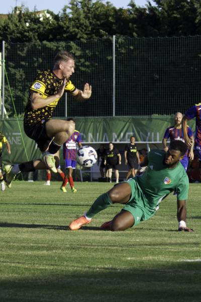 R1-J3 : BELLE VICTOIRE DES PHOENIX À DOMICILE !