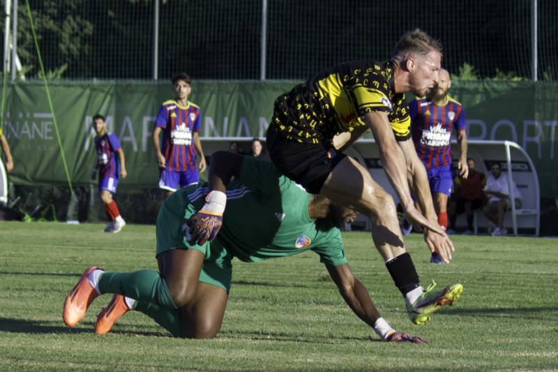 R1-J3 : BELLE VICTOIRE DES PHOENIX À DOMICILE !
