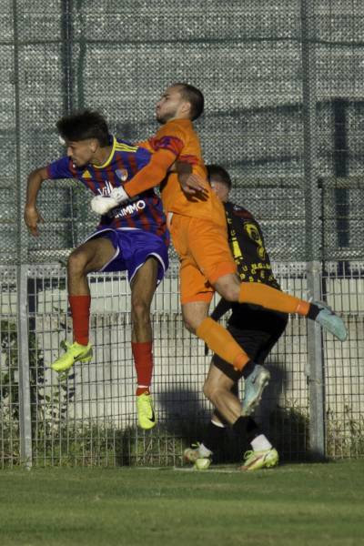 R1-J3 : BELLE VICTOIRE DES PHOENIX À DOMICILE !