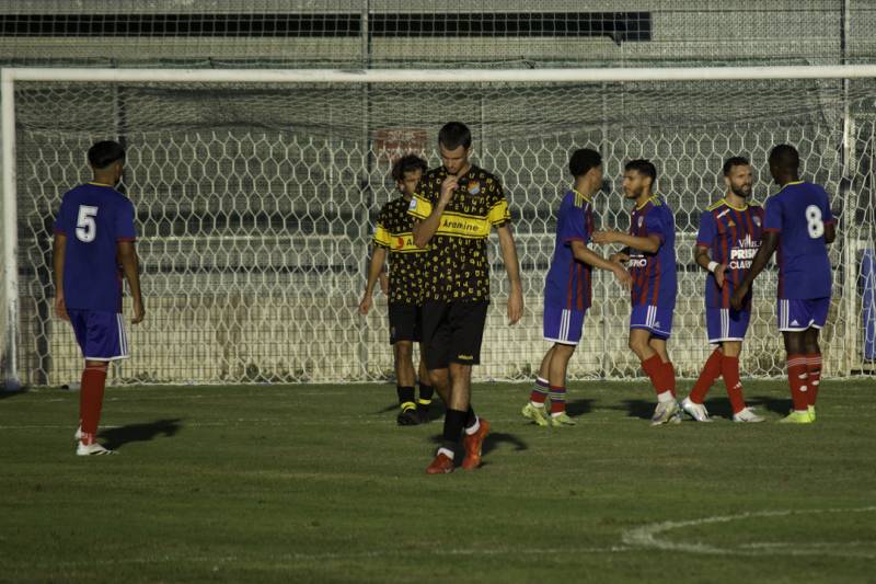 R1-J3 : BELLE VICTOIRE DES PHOENIX À DOMICILE !