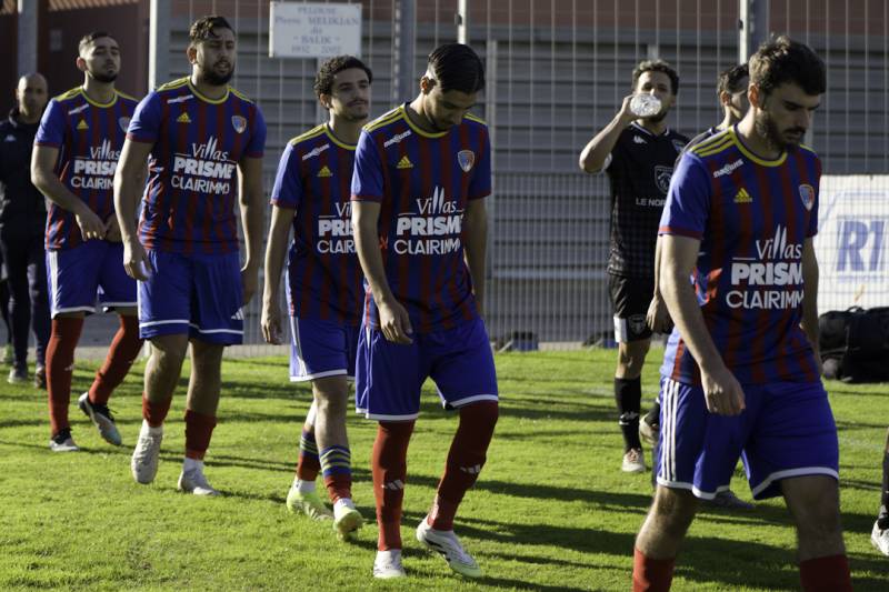 R1-J9 : RÉCEPTION DE SIX FOURS LE BRUSC