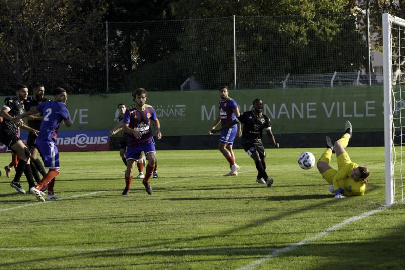 R1-J9 : RÉCEPTION DE SIX FOURS LE BRUSC